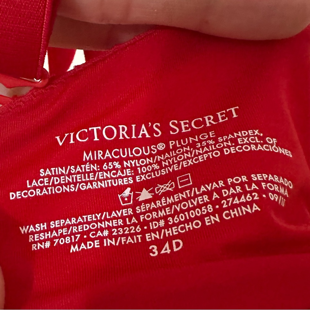 Victoria’s Secret Miraculous Plunge Bra 34D - Picture 5 of 6